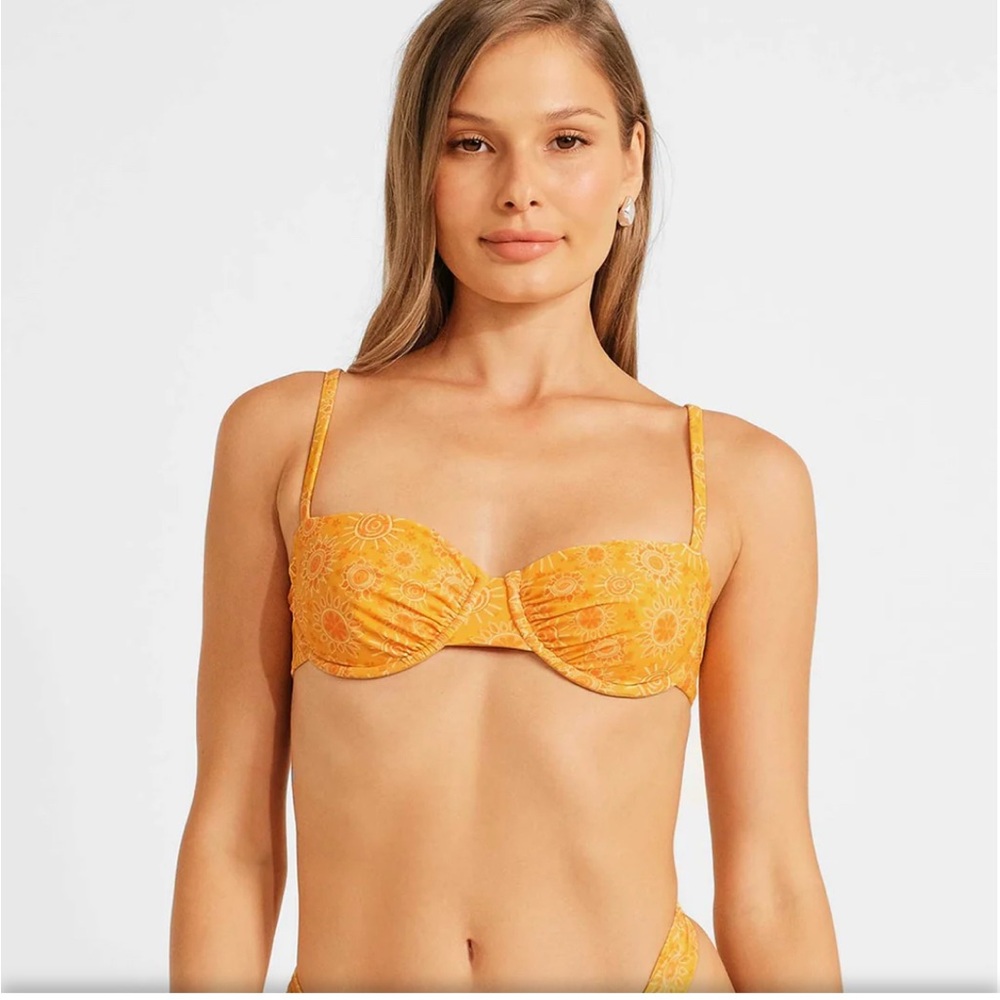 NWT blackbough Bikini Top